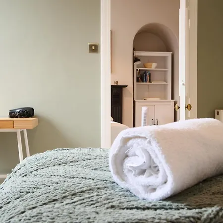 Fifth Quarter With Free Parking Apartamento York