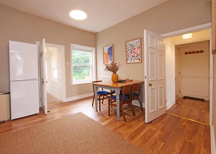 Fifth Quarter With Free Parking Apartment York