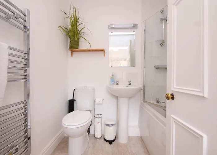 Fifth Quarter With Free Parking Apartment York