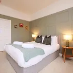 Fifth Quarter With Free Parking Appartement *
