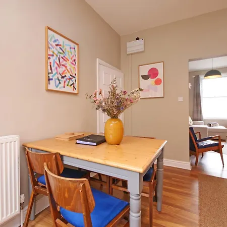Fifth Quarter With Free Parking Appartement *