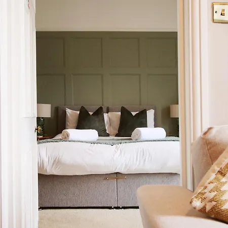 Fifth Quarter With Free Parking * 约克