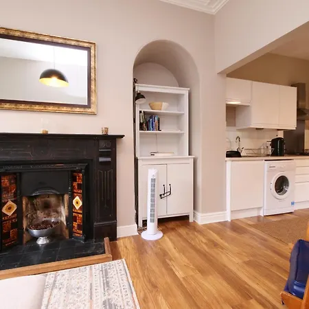 Fifth Quarter With Free Parking Appartement *