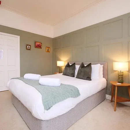 Fifth Quarter With Free Parking Appartement *