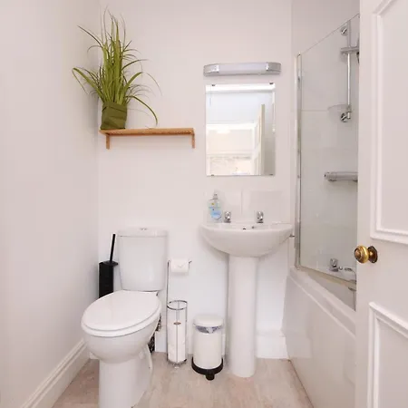 Fifth Quarter With Free Parking Appartement York